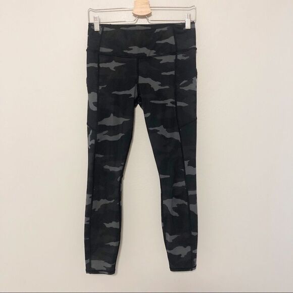 Athleta Camo Contender 7/8 TIght Leggings Style 405480 black size Small - Picture 5 of 10